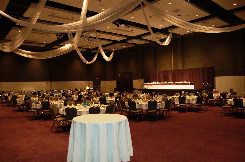 Hilton Fort Wayne At The Grand Wayne Convention Center (Adults Only) Business bild