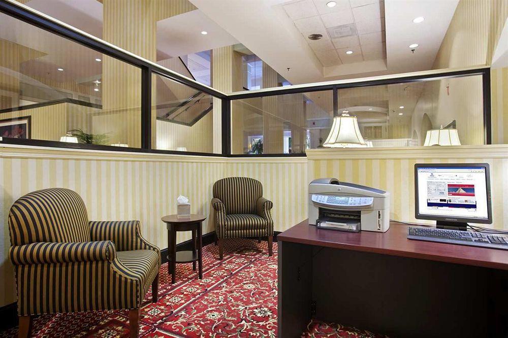 Hilton Fort Wayne At The Grand Wayne Convention Center (Adults Only) Business bild