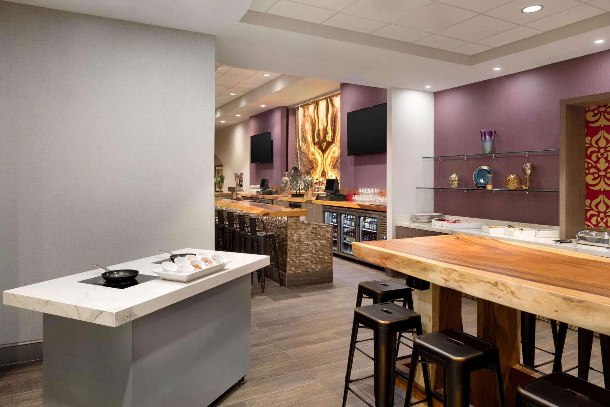 Hilton Fort Wayne At The Grand Wayne Convention Center (Adults Only) Exteriör bild
