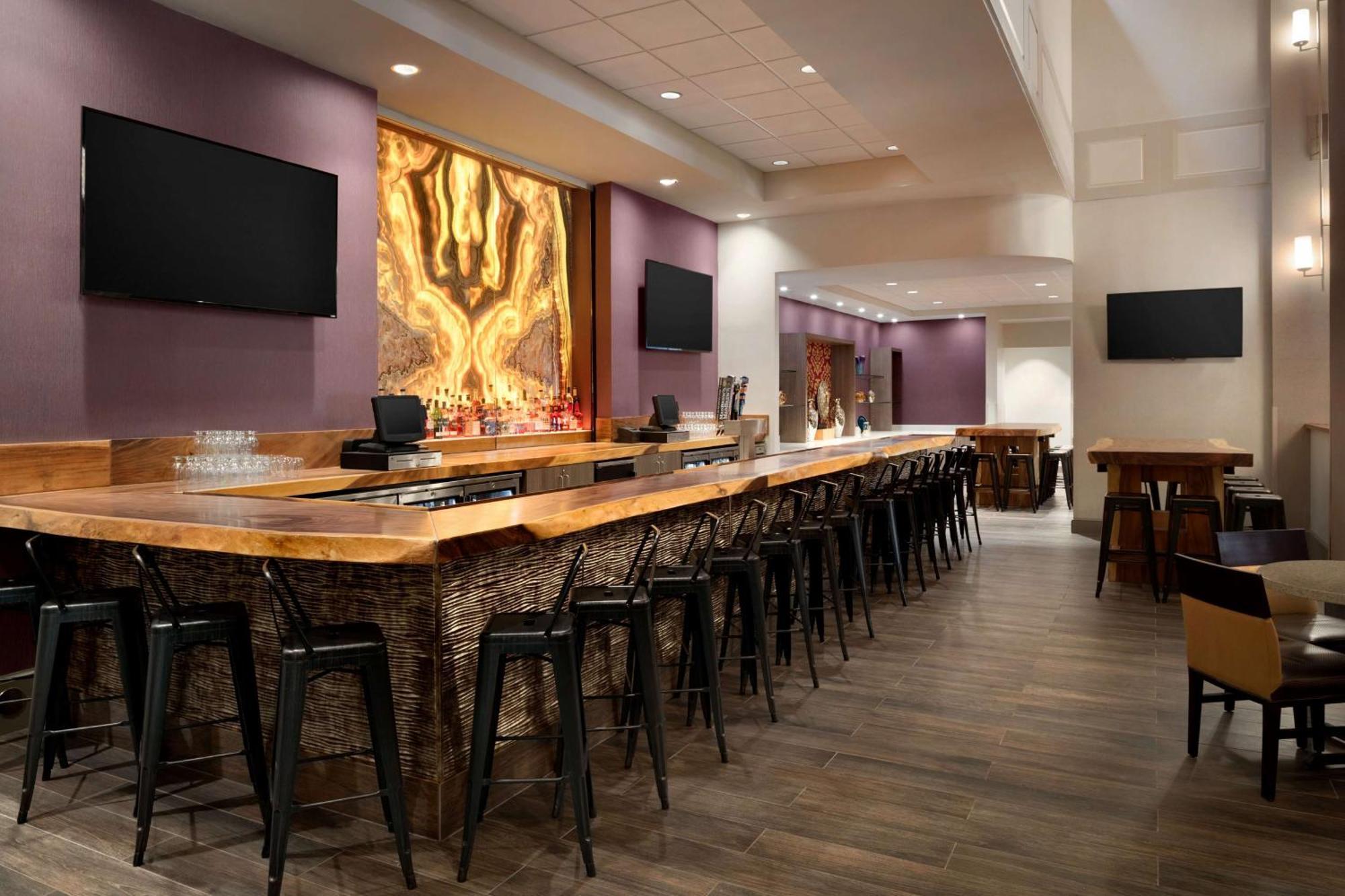 Hilton Fort Wayne At The Grand Wayne Convention Center (Adults Only) Exteriör bild
