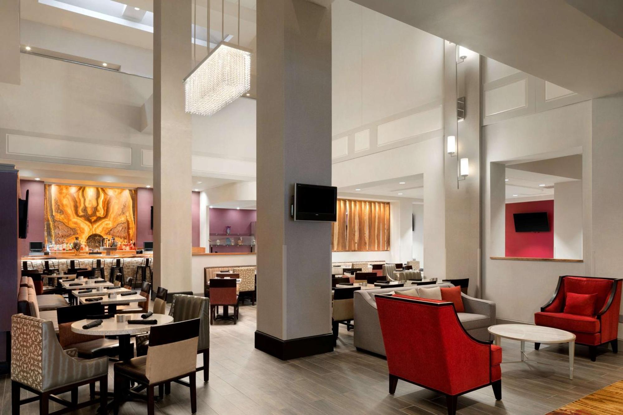 Hilton Fort Wayne At The Grand Wayne Convention Center (Adults Only) Exteriör bild
