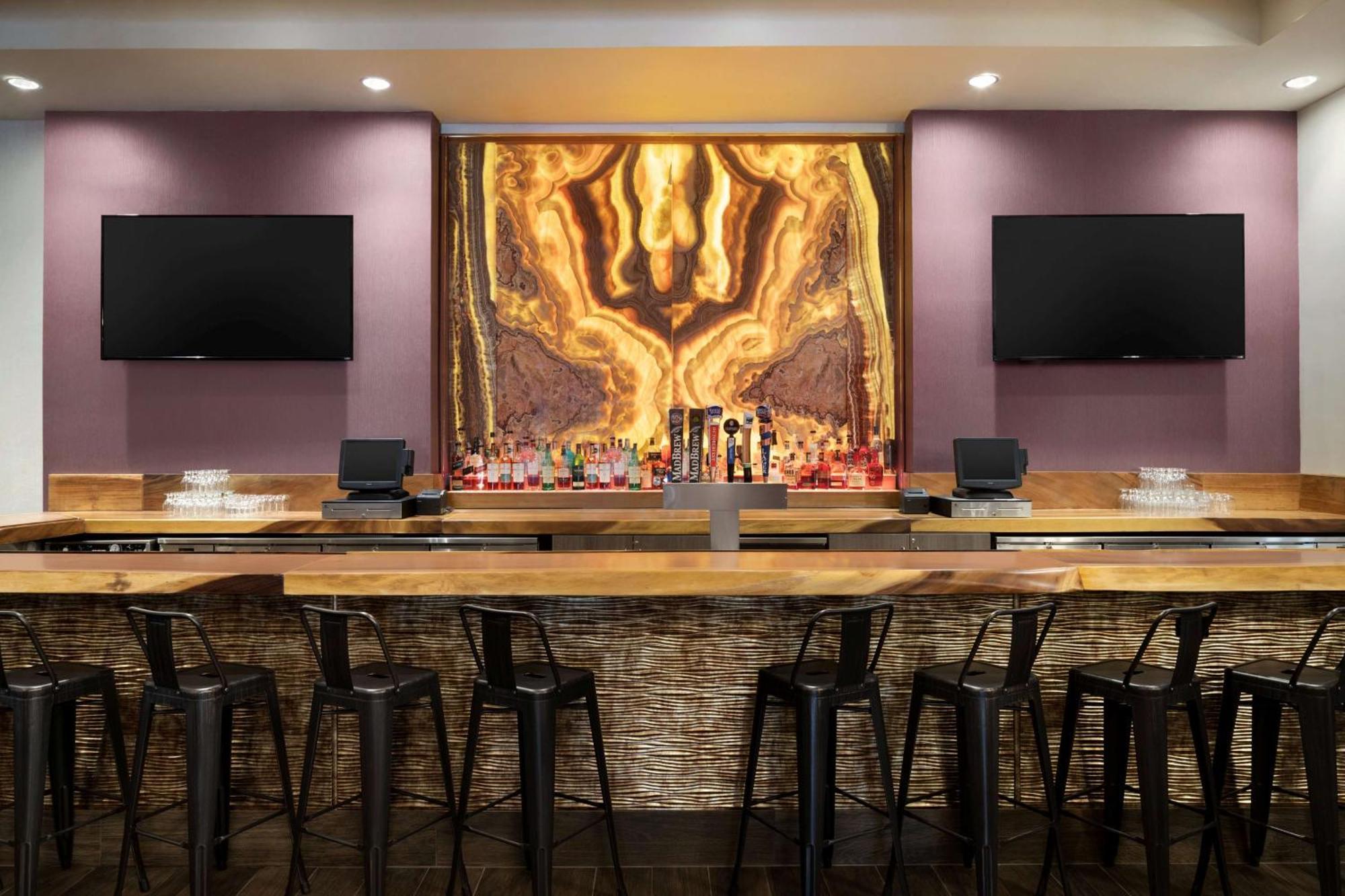 Hilton Fort Wayne At The Grand Wayne Convention Center (Adults Only) Exteriör bild
