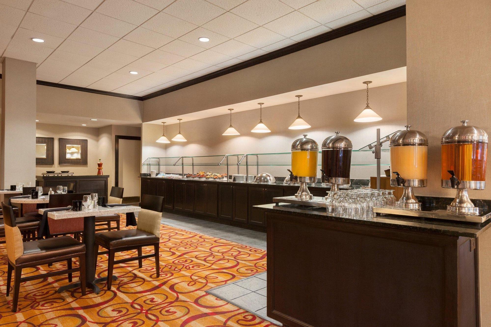 Hilton Fort Wayne At The Grand Wayne Convention Center (Adults Only) Exteriör bild